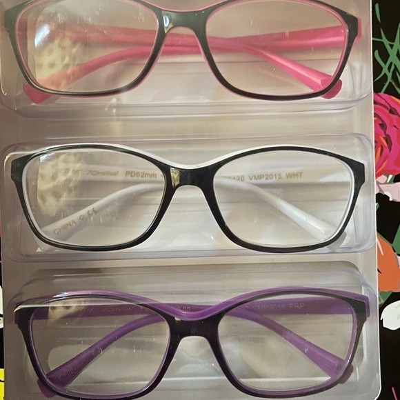 Set of three Betsy Johnson readers - Picture 6 of 6